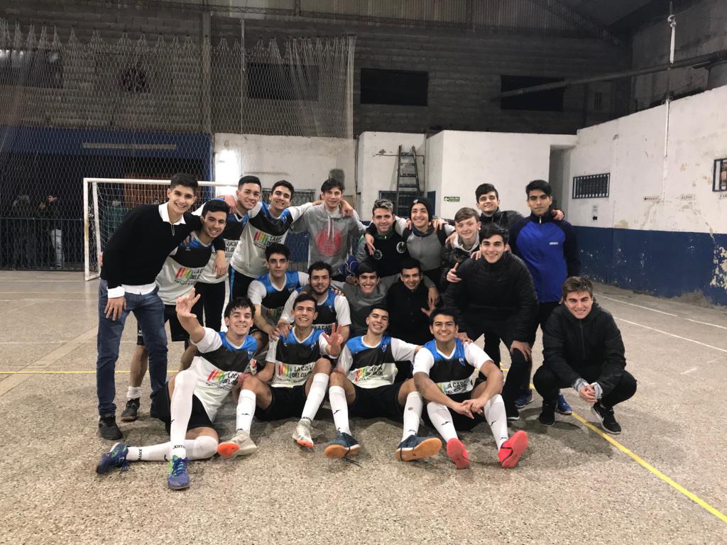 La banda de Sportivo festejando su victoria!